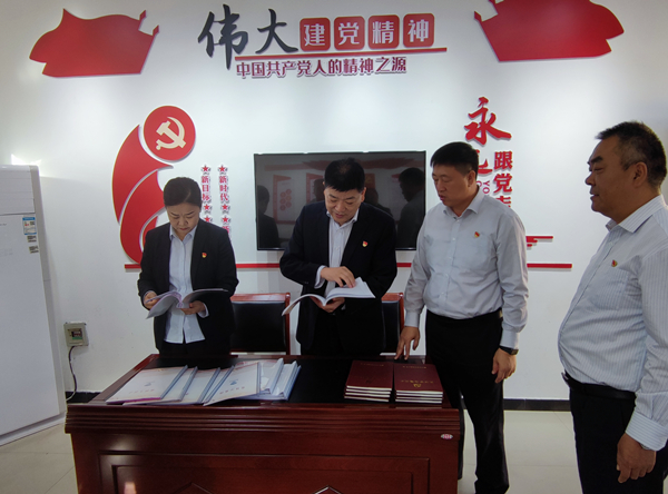 公司黨委副書記、監(jiān)事長張錫軍同...